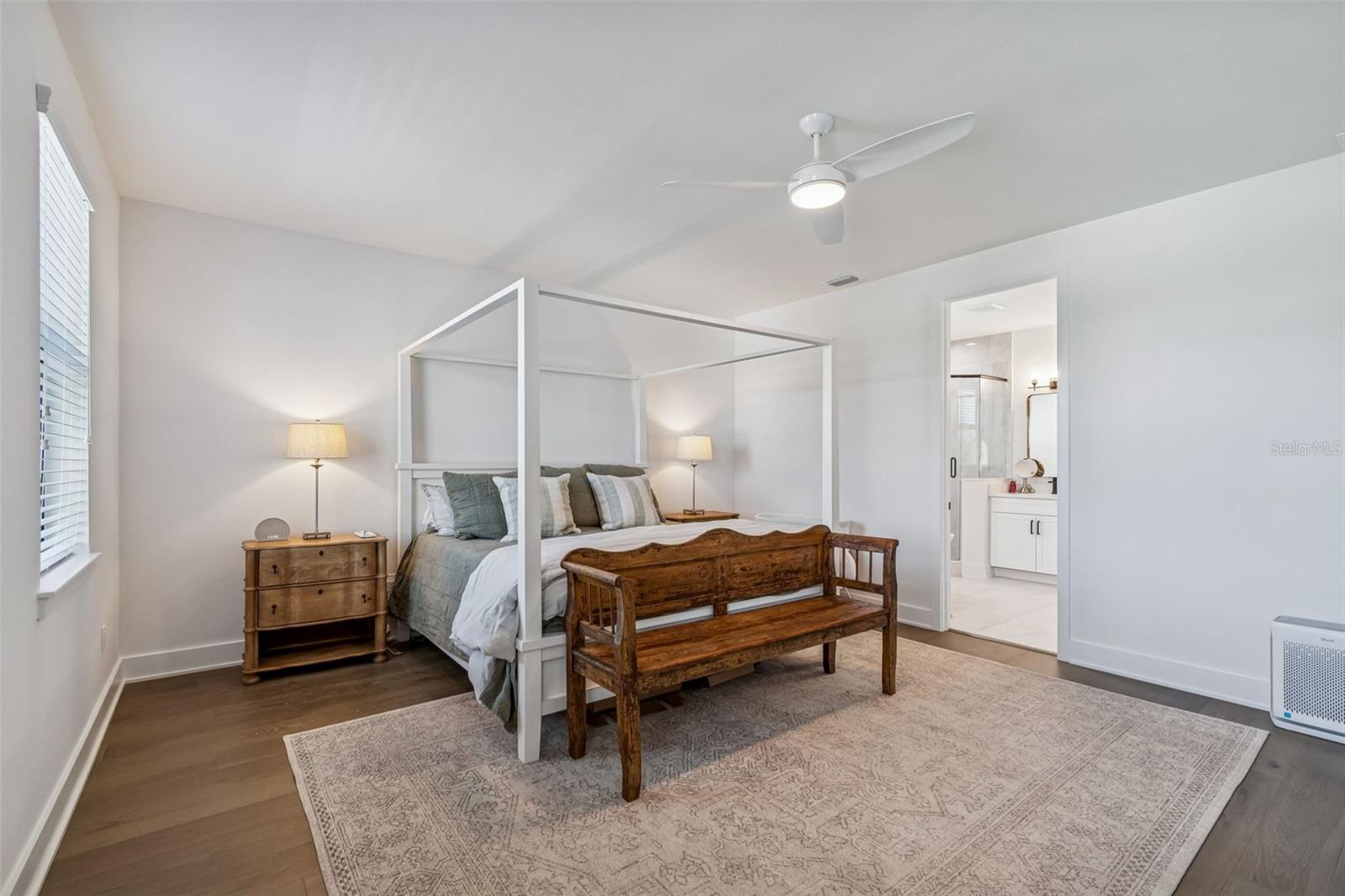 Image 25 of 62 For 3016 Ballast Point Boulevard