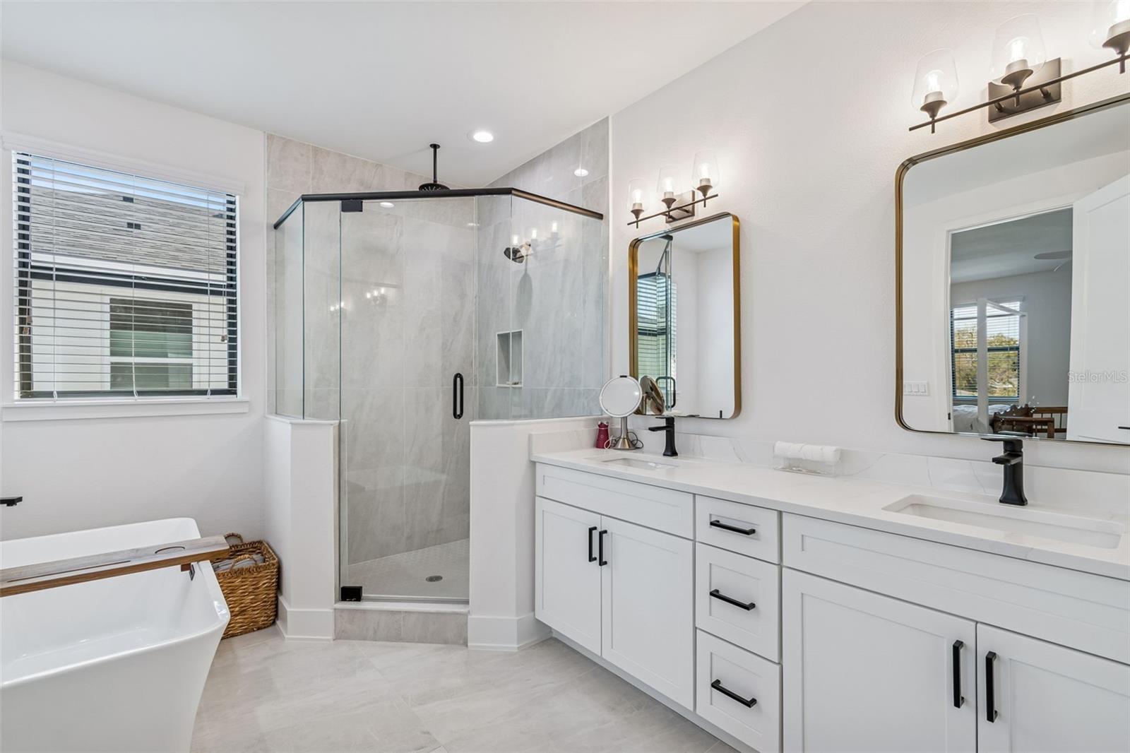 Image 26 of 62 For 3016 Ballast Point Boulevard