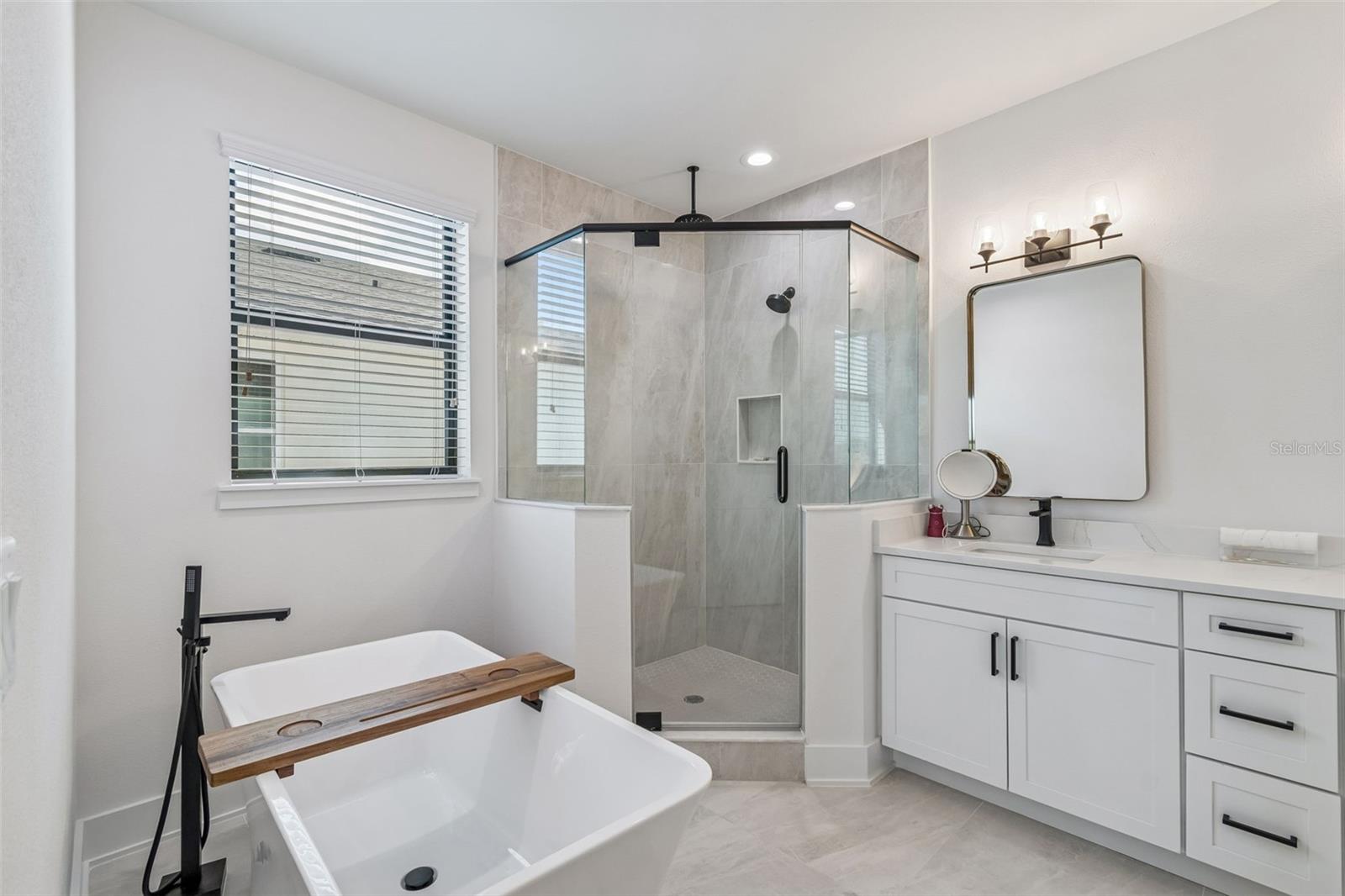 Image 27 of 62 For 3016 Ballast Point Boulevard