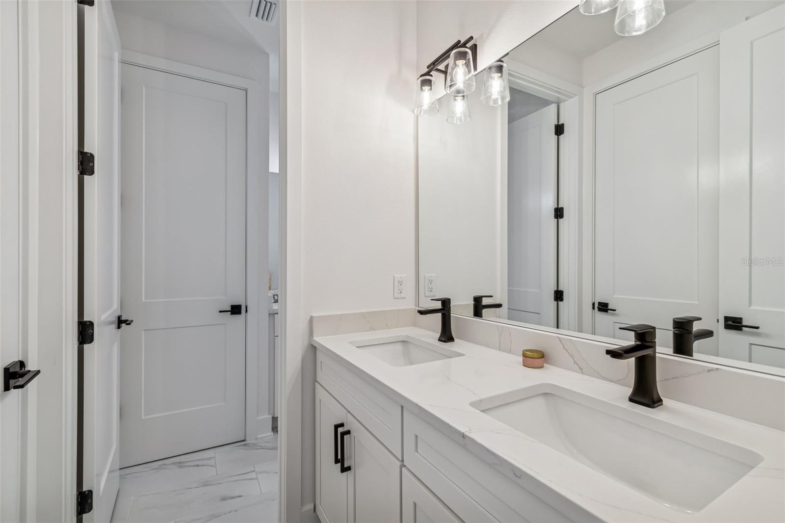 Image 36 of 62 For 3016 Ballast Point Boulevard