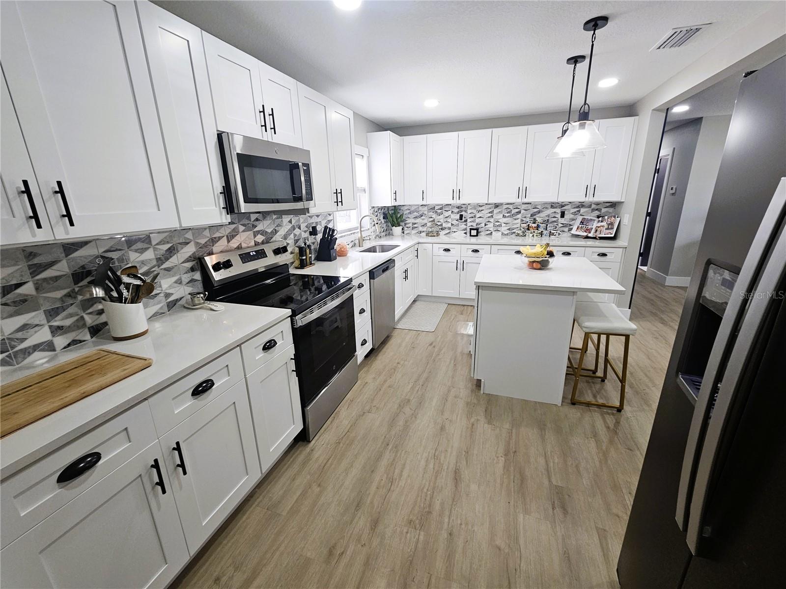 Listing photo id 8 for 8711 Wick Place