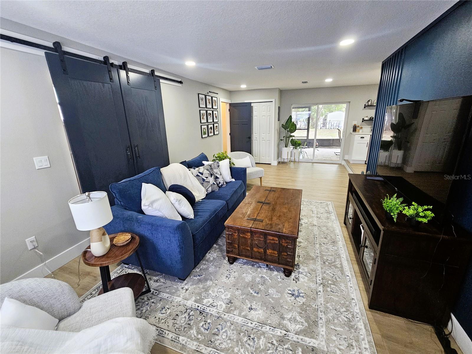 Listing photo id 11 for 8711 Wick Place