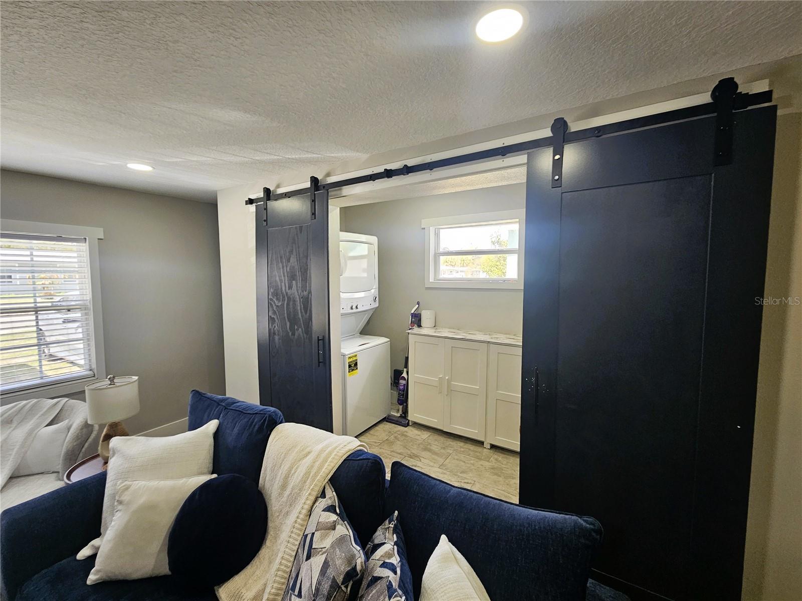 Listing photo id 12 for 8711 Wick Place