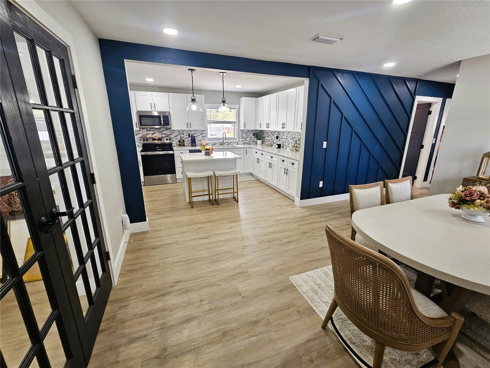 Listing photo id 18 for 8711 Wick Place