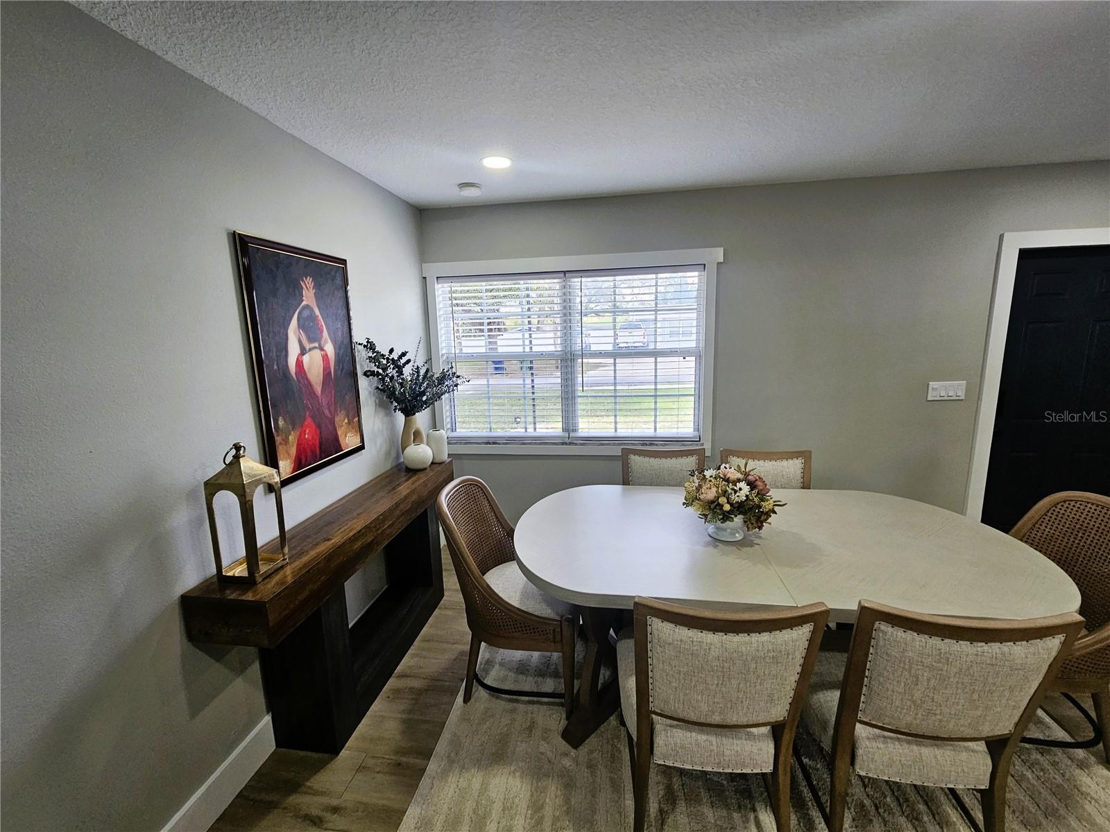 Listing photo id 4 for 8711 Wick Place