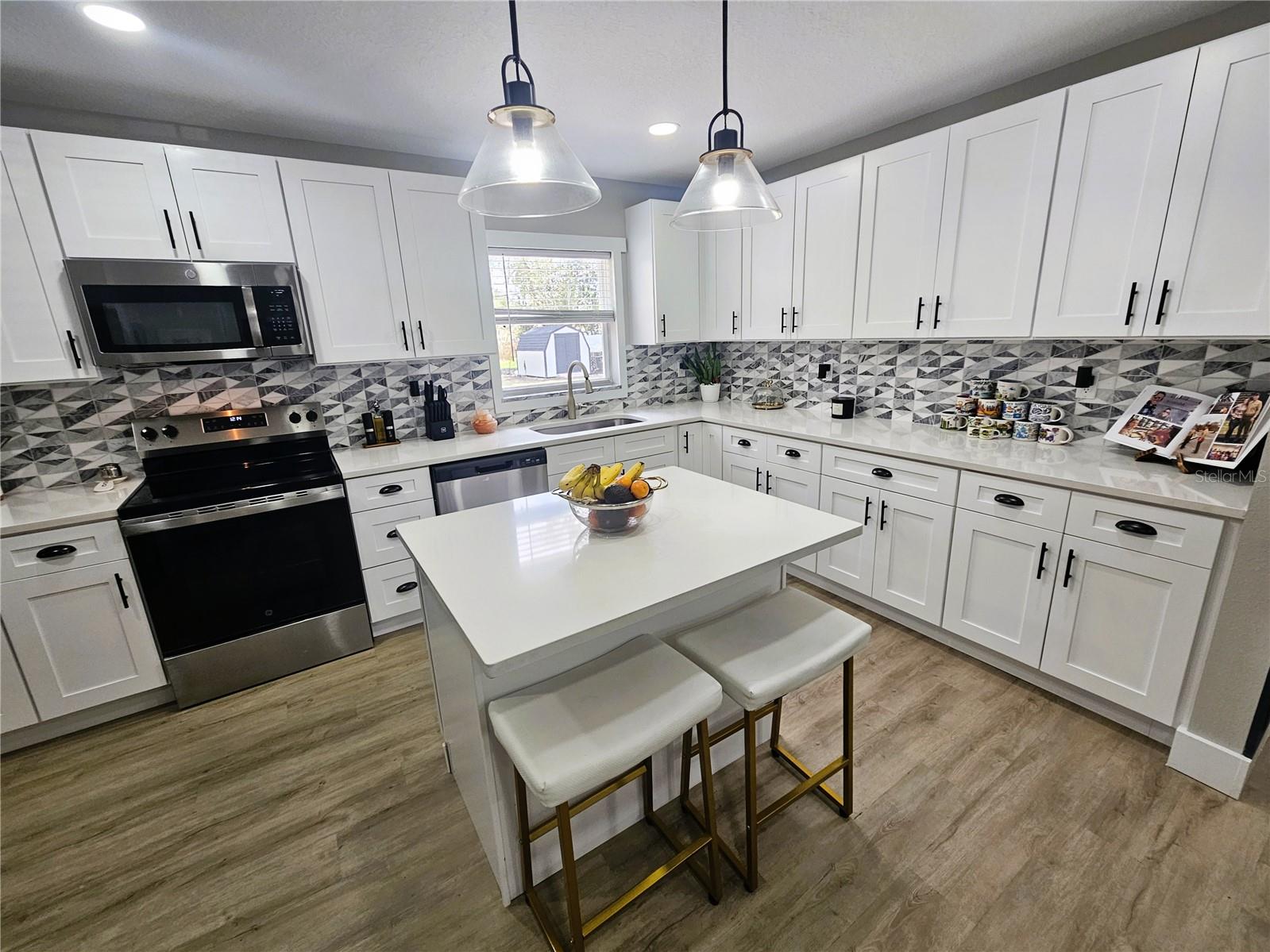 Listing photo id 6 for 8711 Wick Place