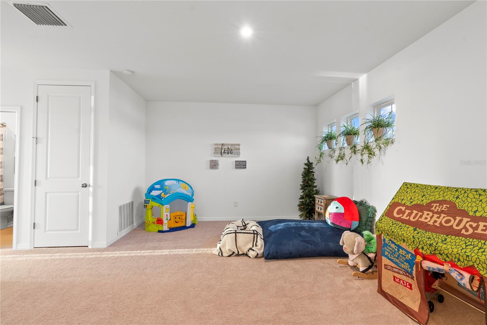 Image 32 of 60 For 33975 Astoria Circle