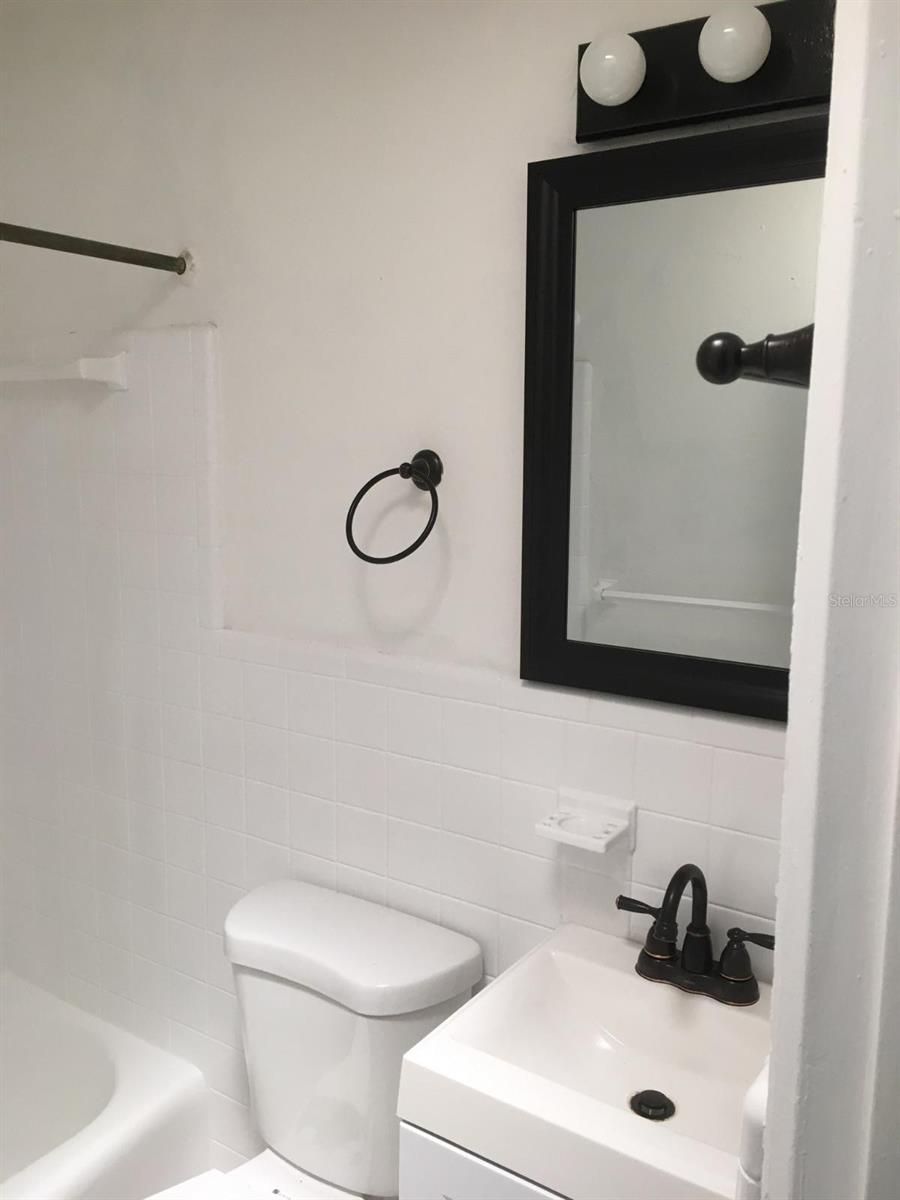 Image 19 of 27 For 245 - 247 38th Avenue Se