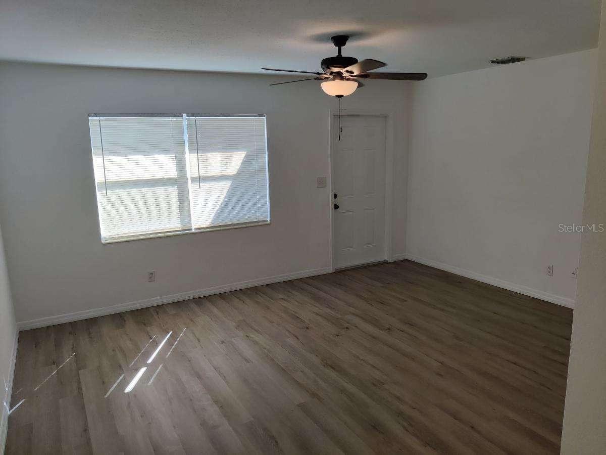 Image 2 of 27 For 245 - 247 38th Avenue Se