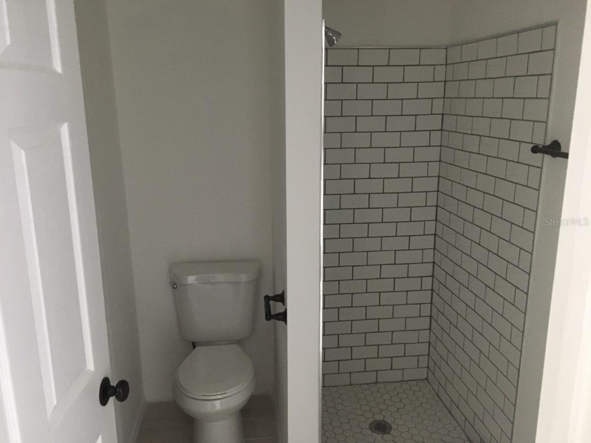 Image 25 of 27 For 245 - 247 38th Avenue Se