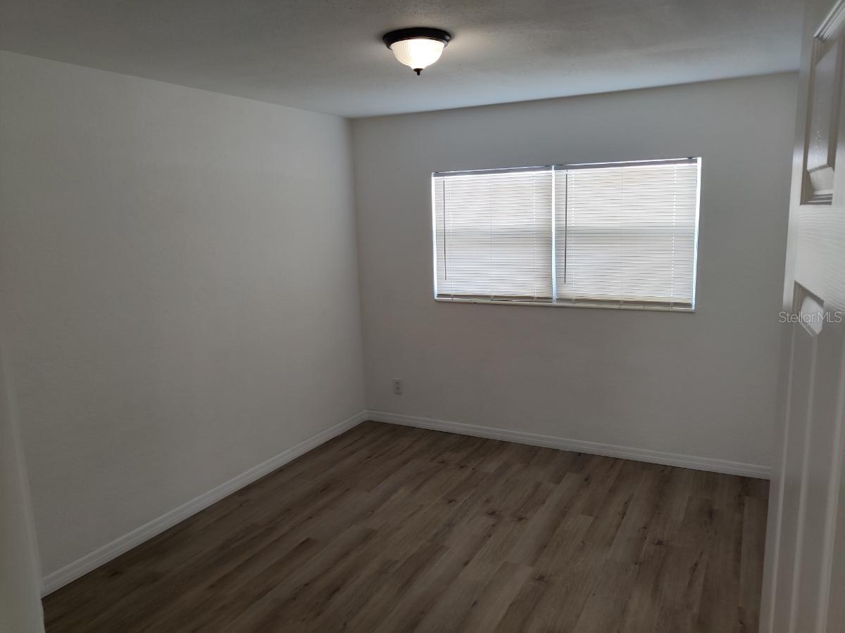 Image 3 of 27 For 245 - 247 38th Avenue Se