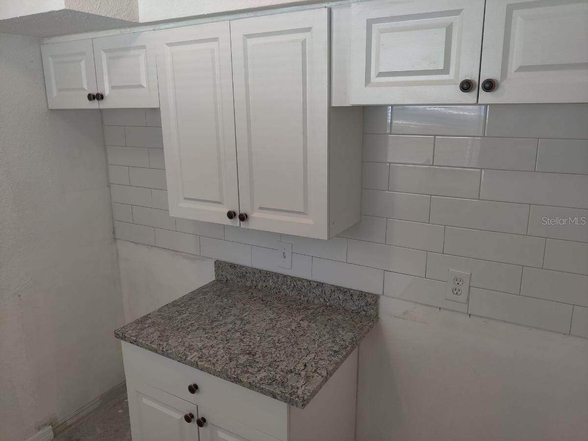 Image 6 of 27 For 245 - 247 38th Avenue Se