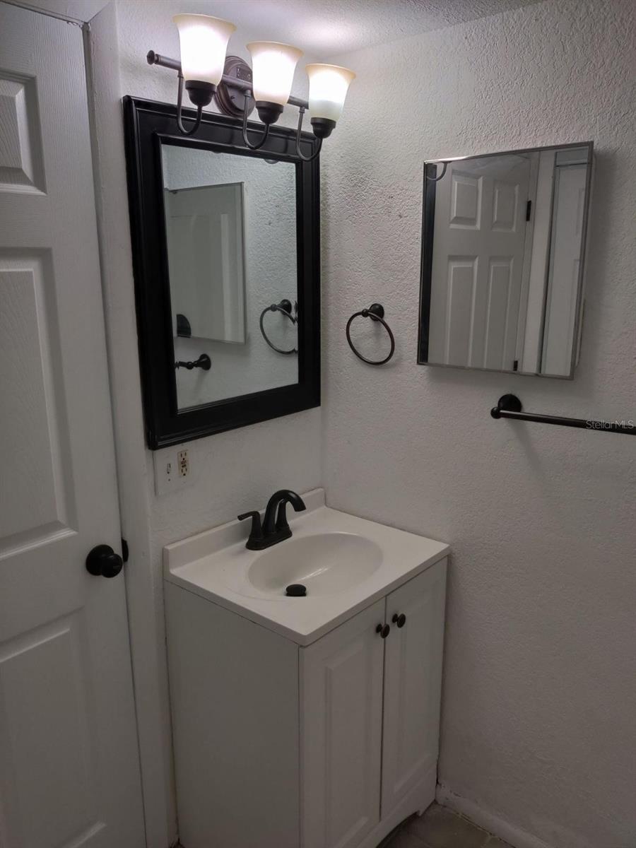 Image 9 of 27 For 245 - 247 38th Avenue Se