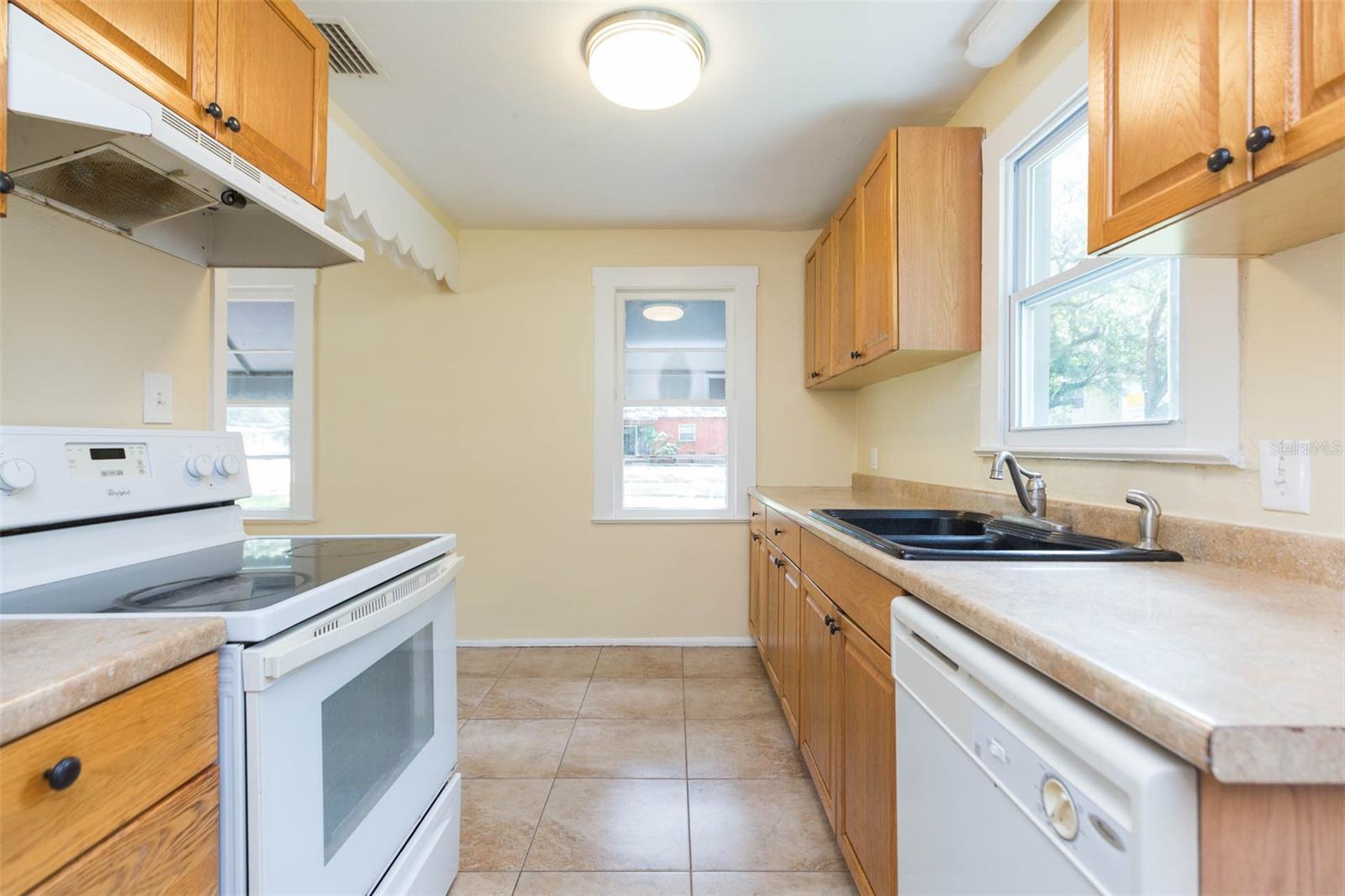 Image 4 of 24 For 1809 Henry Avenue