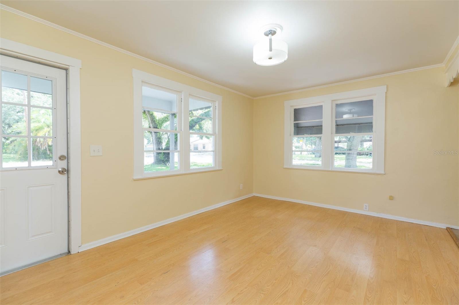 Image 7 of 24 For 1809 Henry Avenue