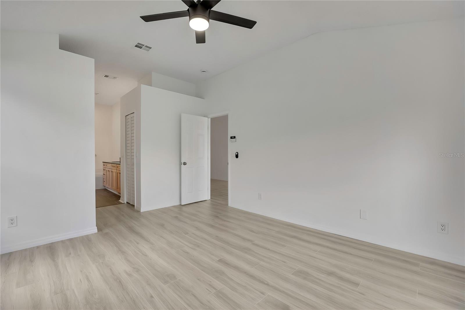 Image 25 of 43 For 545 Lake Cypress Circle