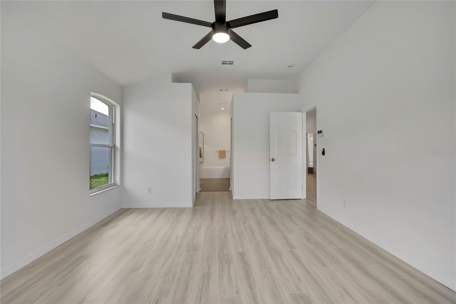 Image 26 of 43 For 545 Lake Cypress Circle