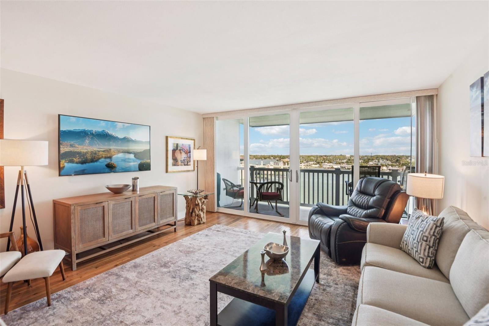 Image 15 of 33 For 500 Treasure Island Causeway 711