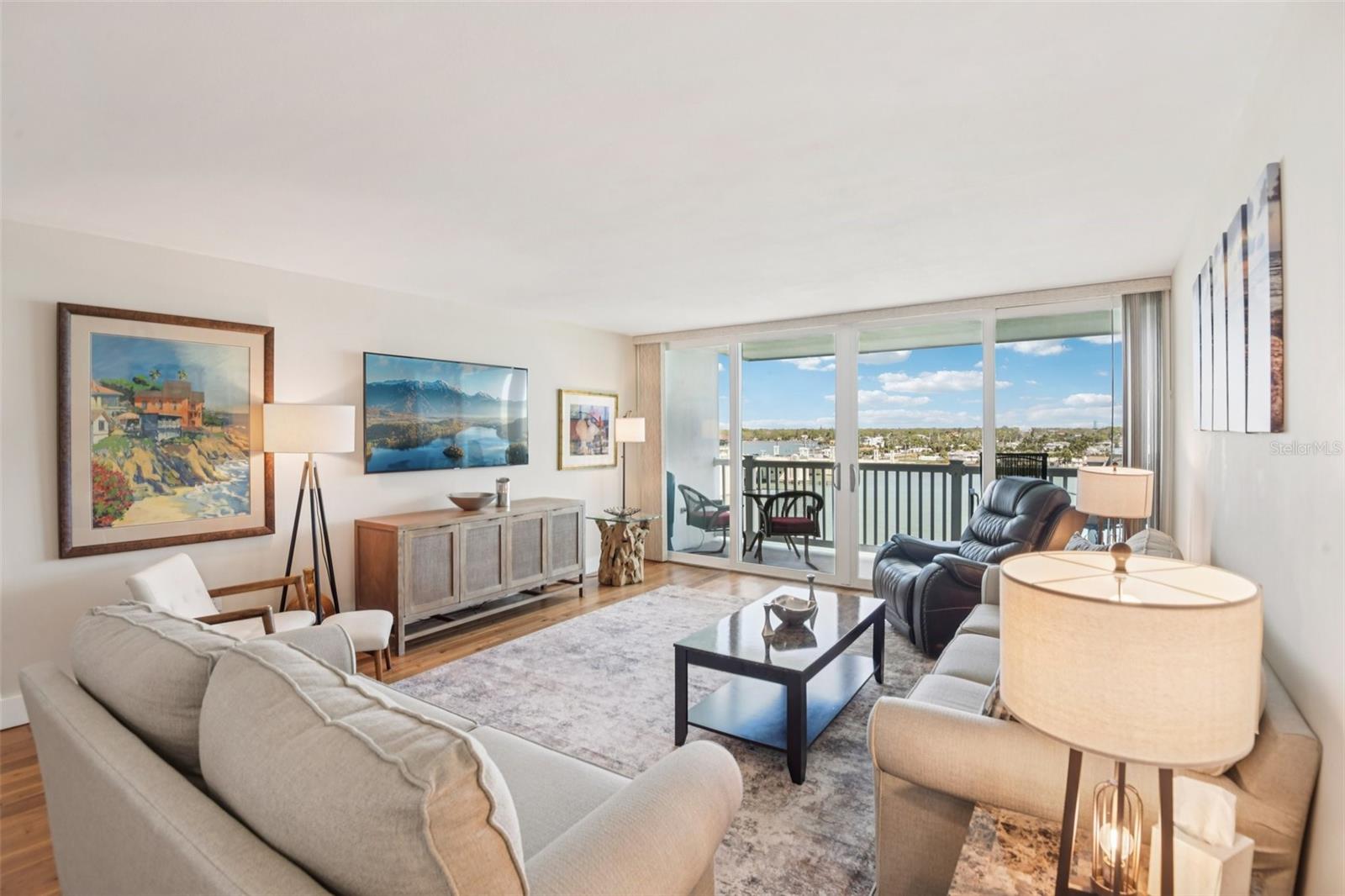 Image 3 of 33 For 500 Treasure Island Causeway 711