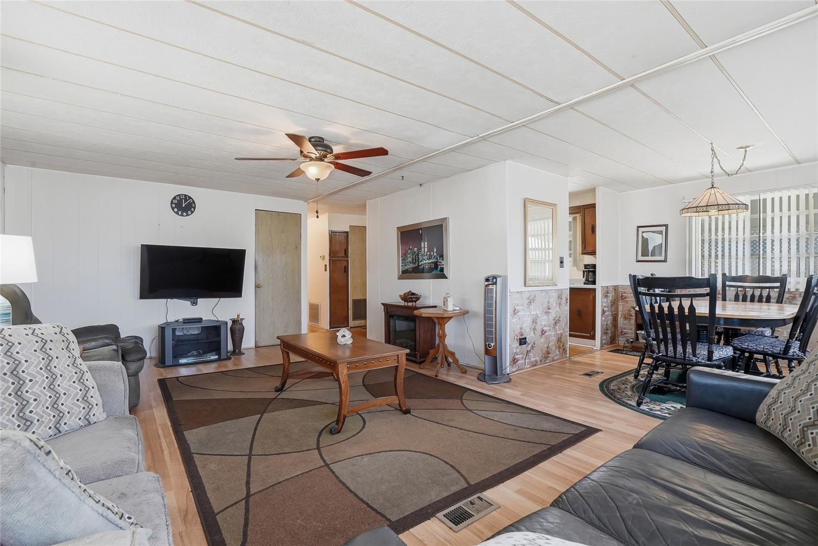 Image 2 of 43 For 9790 66th Street N 468