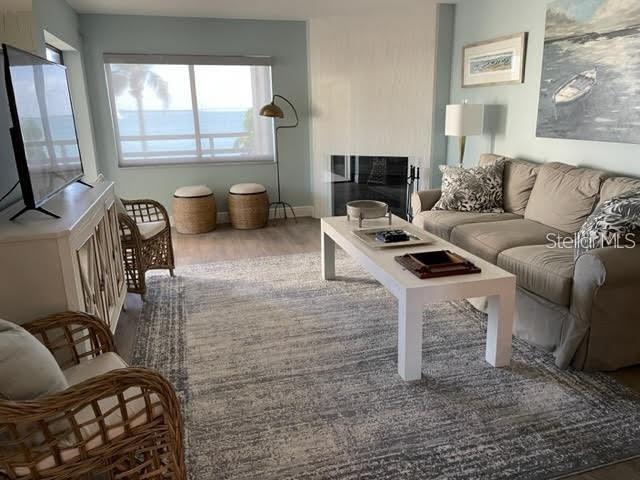 Image 5 of 32 For 113 1st Street E 103