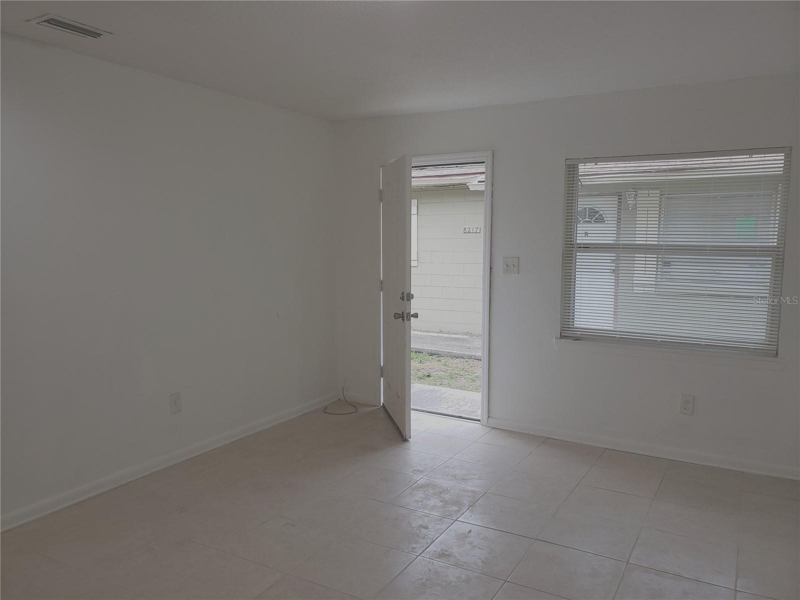 Image 10 of 11 For 8215 Klondyke Street