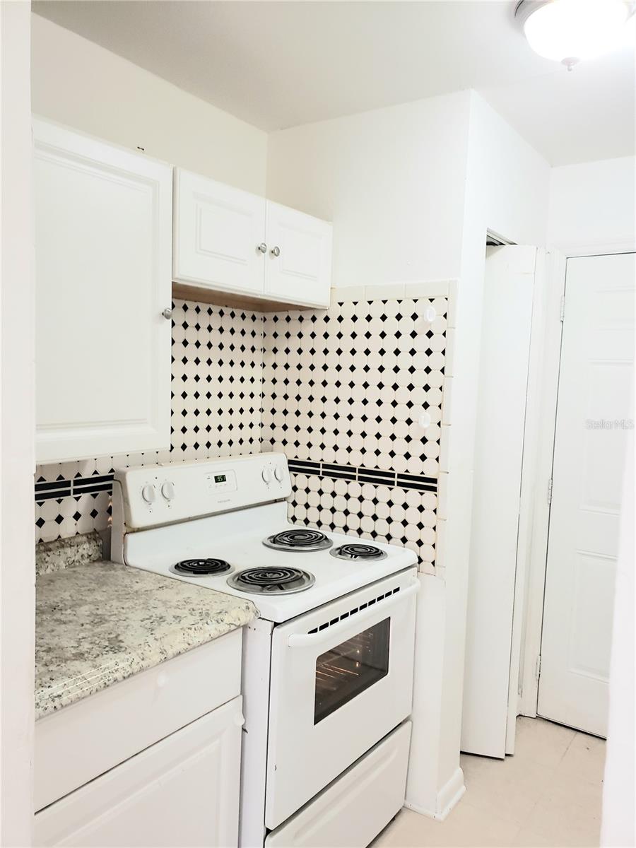 Image 3 of 11 For 8215 Klondyke Street