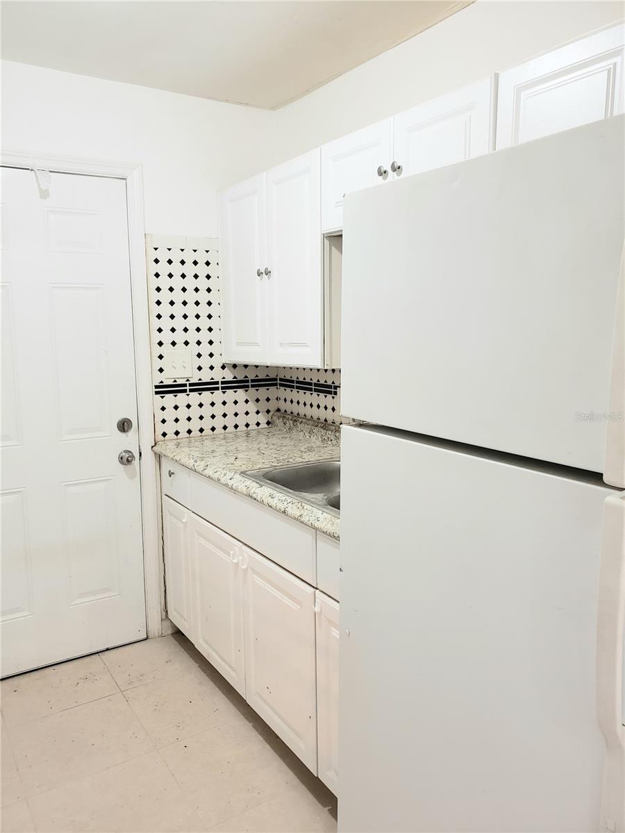 Image 4 of 11 For 8215 Klondyke Street