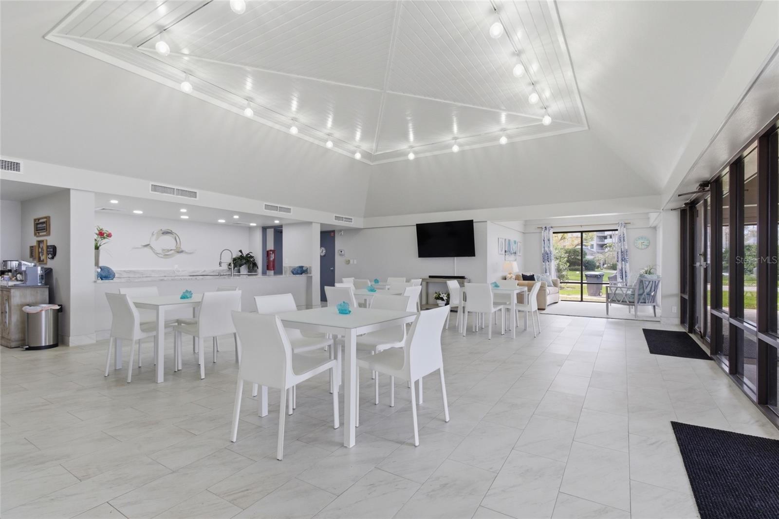 Image 31 of 38 For 100 Oakmont Lane 102