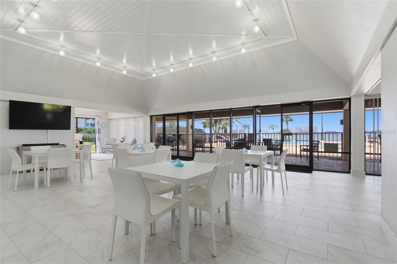 Image 32 of 38 For 100 Oakmont Lane 102