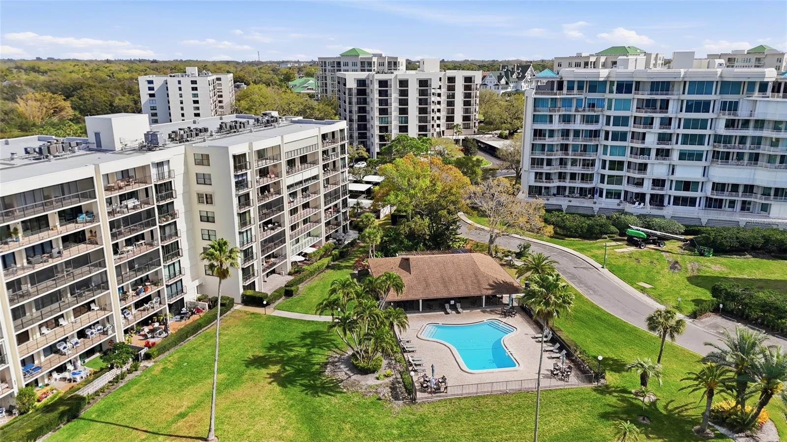 Image 35 of 38 For 100 Oakmont Lane 102