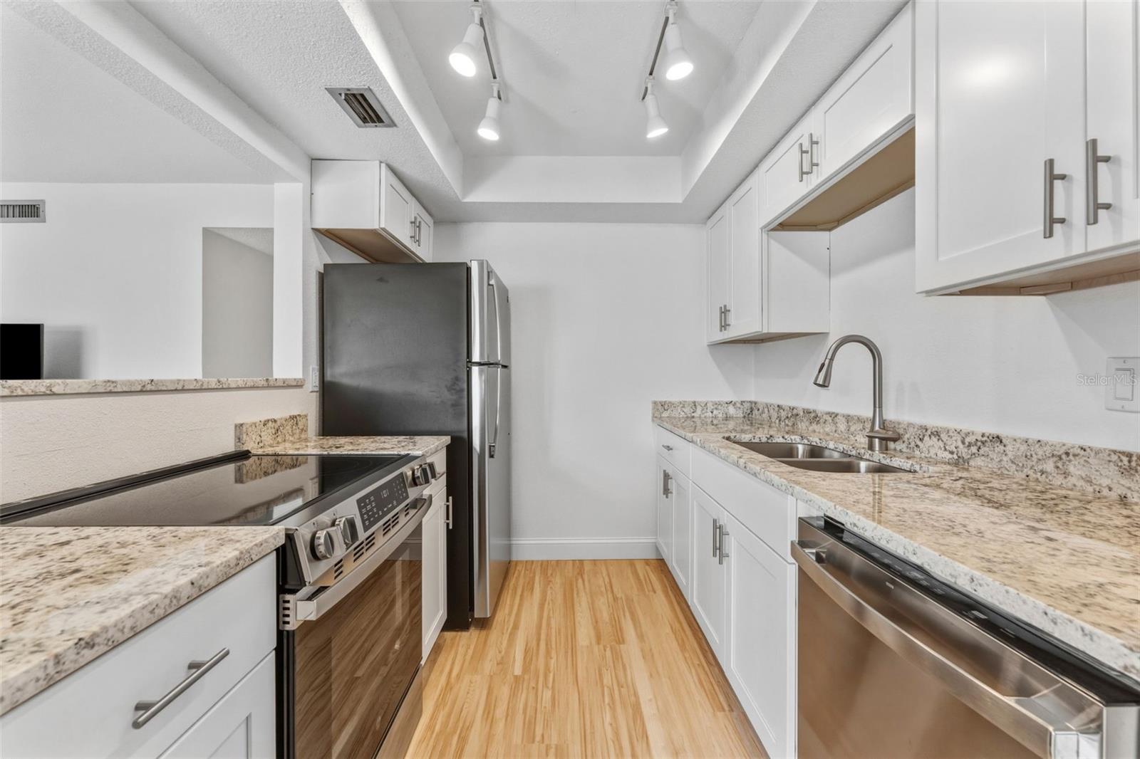 Image 5 of 24 For 11409 8th Street N 1503