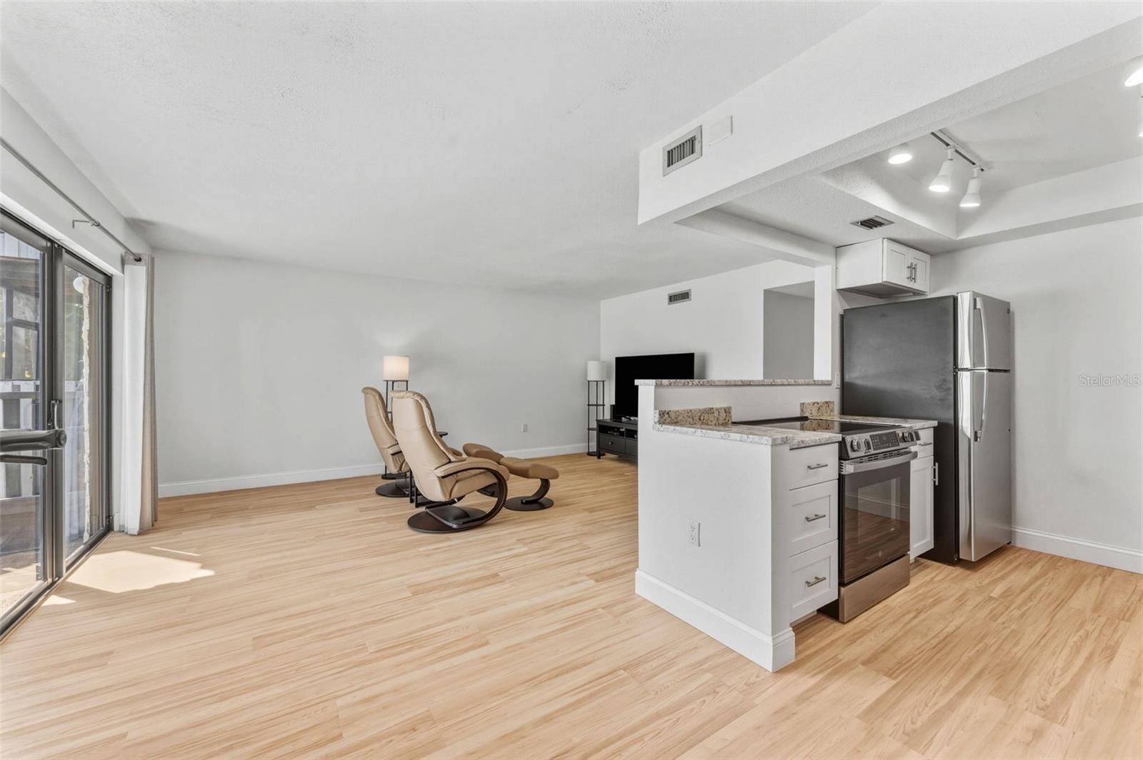 Image 7 of 24 For 11409 8th Street N 1503