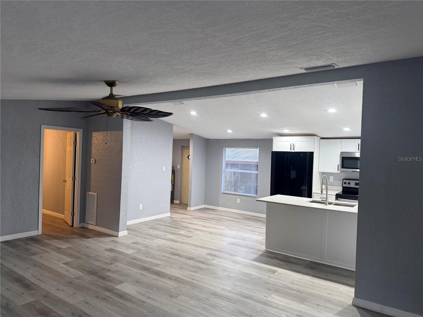 Image 3 of 7 For 36153 Zinnia Avenue