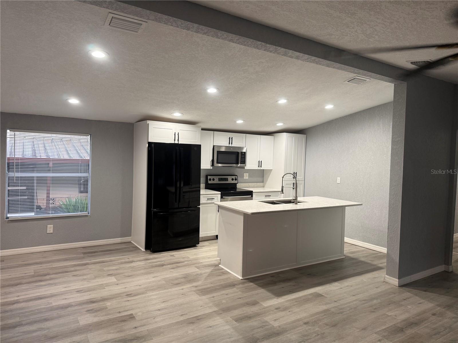 Image 6 of 7 For 36153 Zinnia Avenue