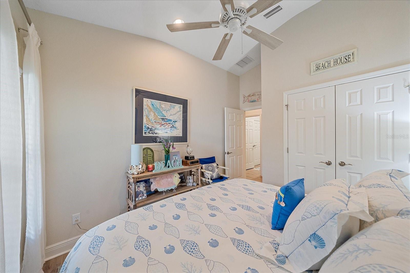 Image 20 of 27 For 12419 Oak Hill Way