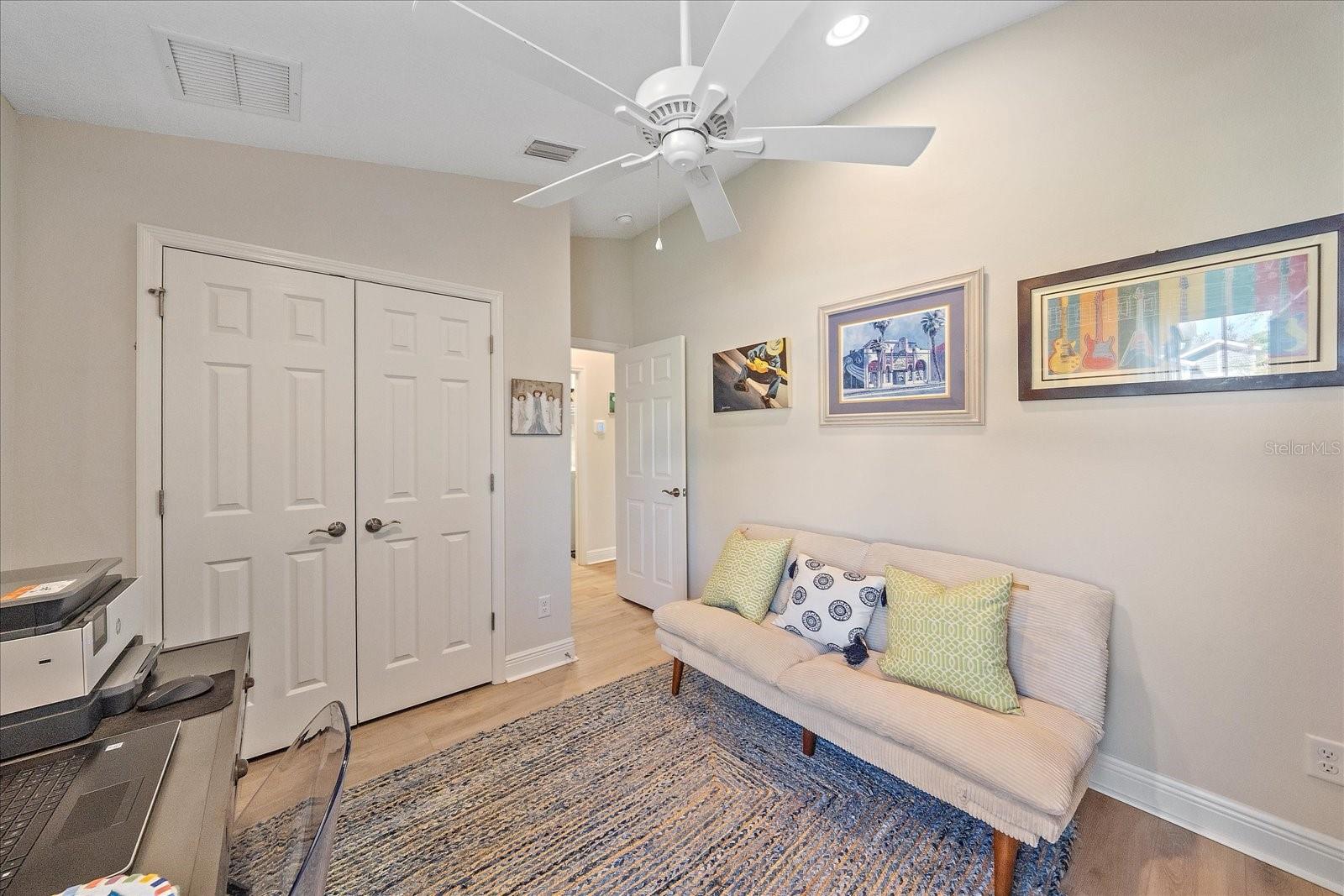 Image 23 of 27 For 12419 Oak Hill Way