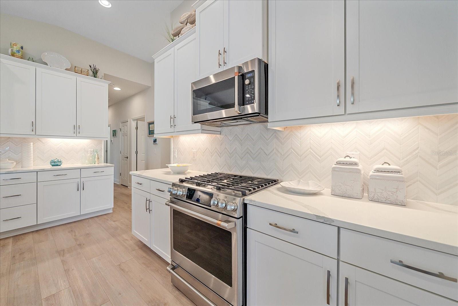 Image 5 of 27 For 12419 Oak Hill Way