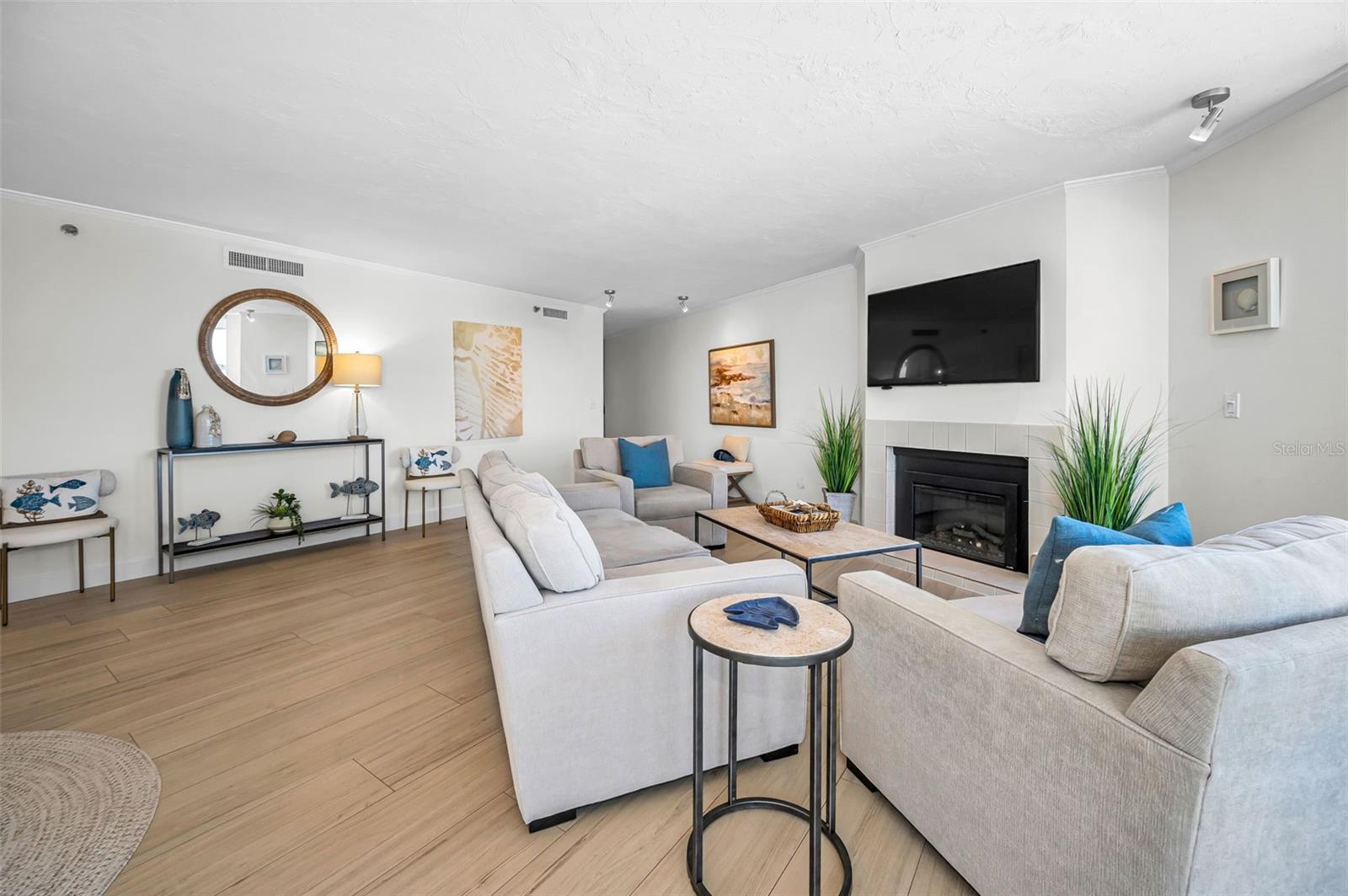 Image 17 of 100 For 1660 Gulf Boulevard Ph5