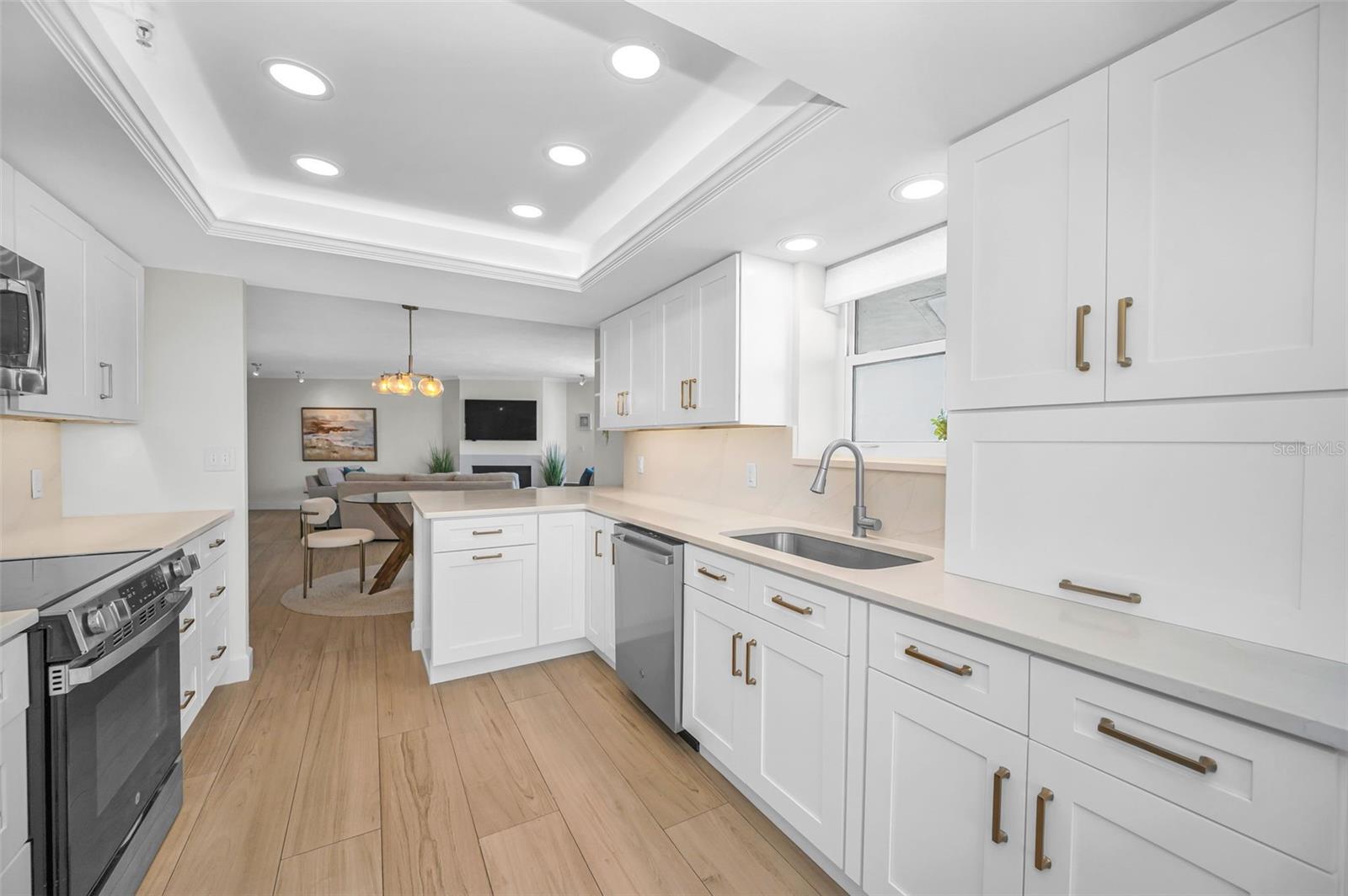 Image 52 of 100 For 1660 Gulf Boulevard Ph5