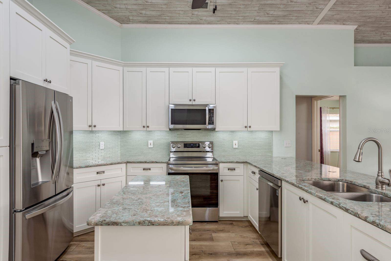 Listing photo id 8 for 469 Pine Warbler Way N