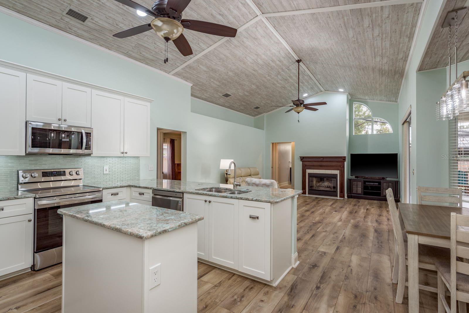 Listing photo id 12 for 469 Pine Warbler Way N