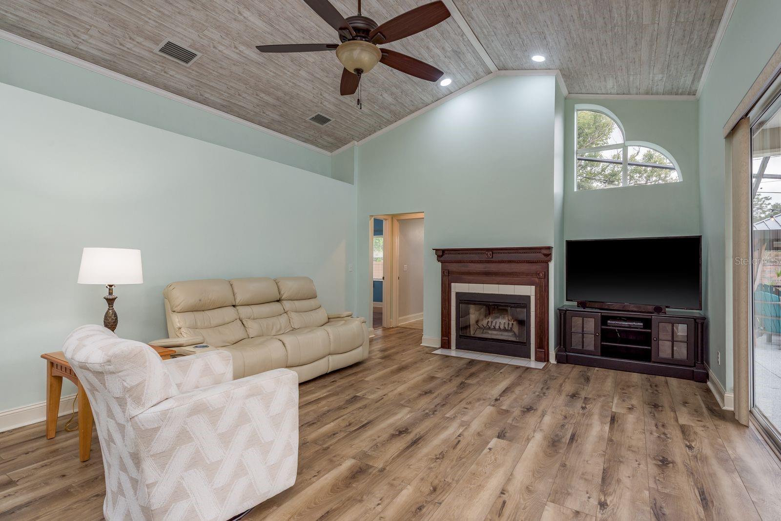 Listing photo id 15 for 469 Pine Warbler Way N