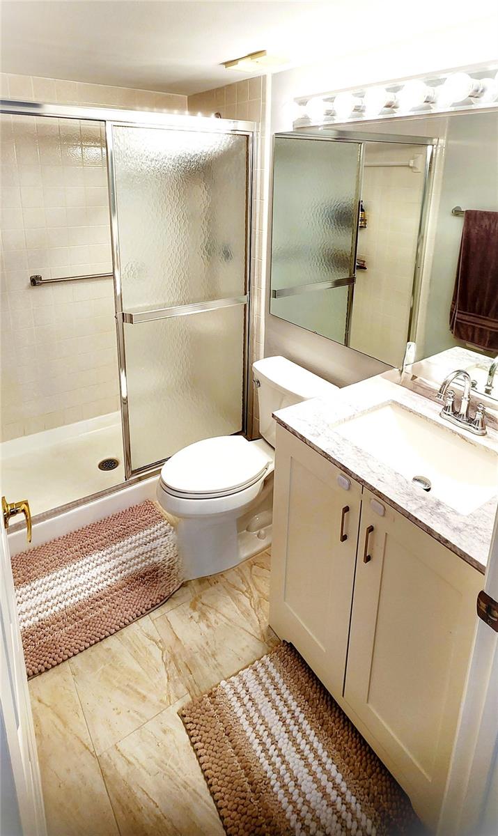 Image 15 of 23 For 1354 Shady Pine Way E2