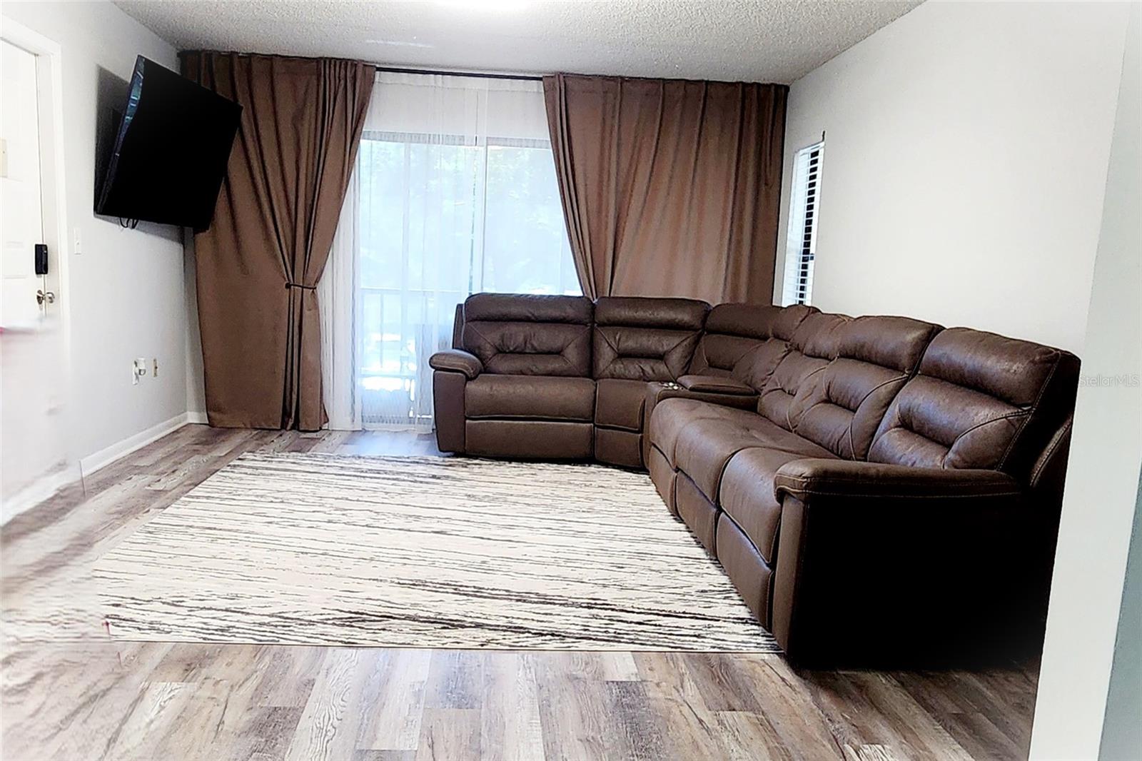 Image 4 of 23 For 1354 Shady Pine Way E2