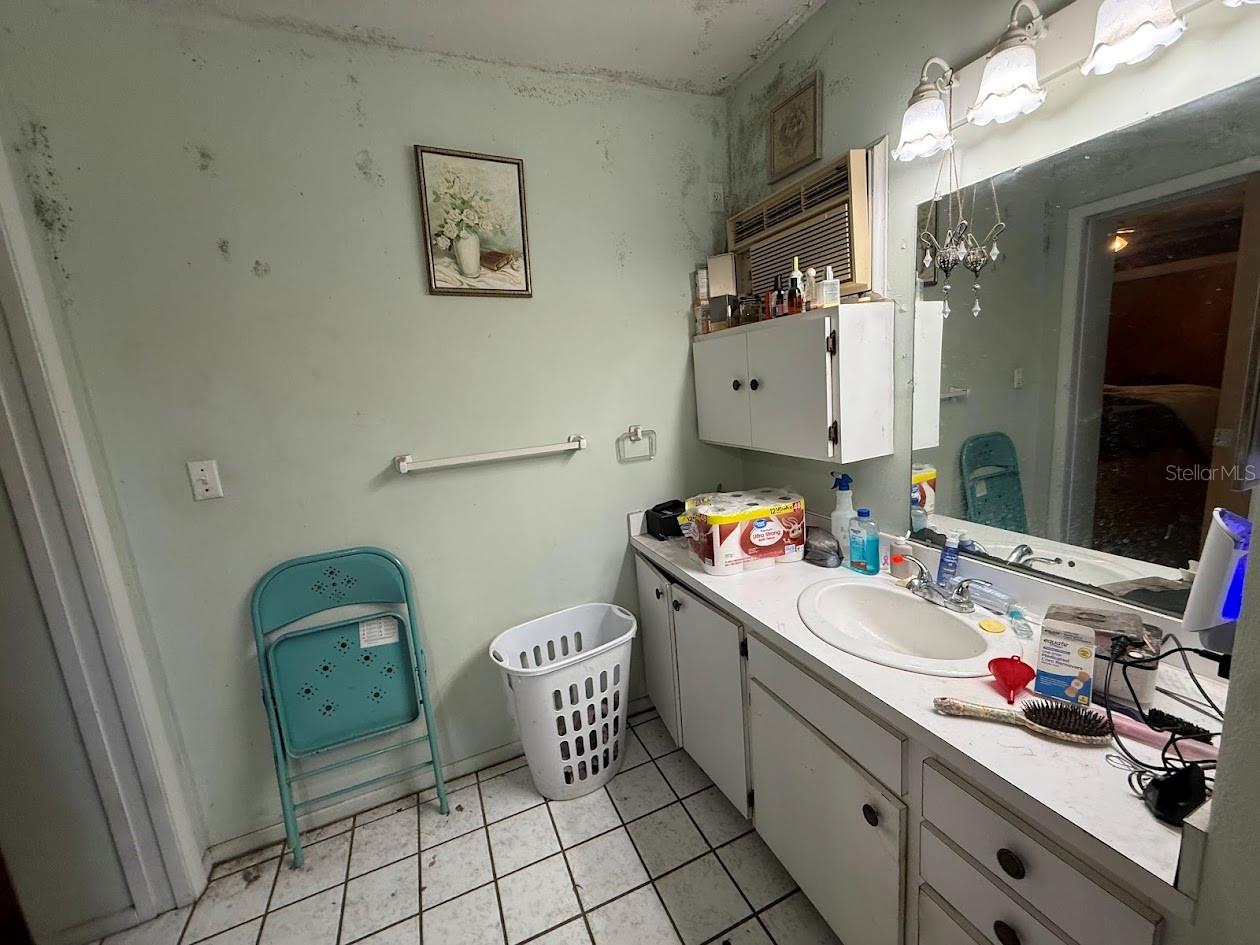 Image 28 of 40 For 1203 40th Avenue W