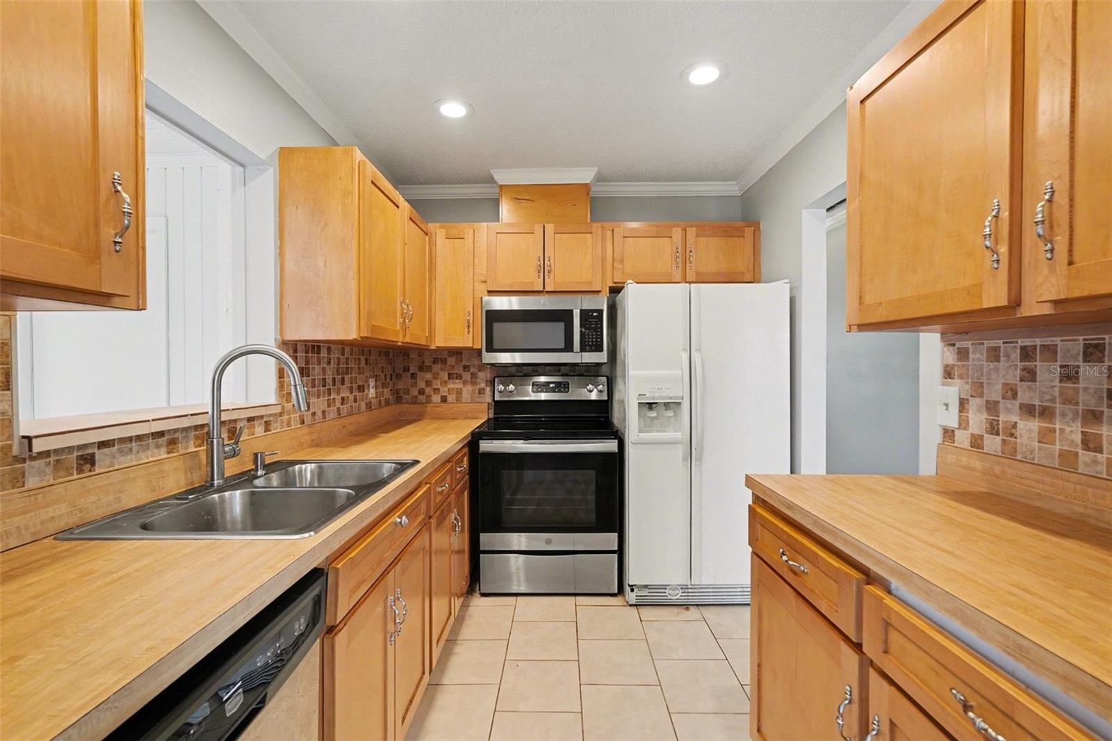 Image 10 of 38 For 401 Finchley Court A