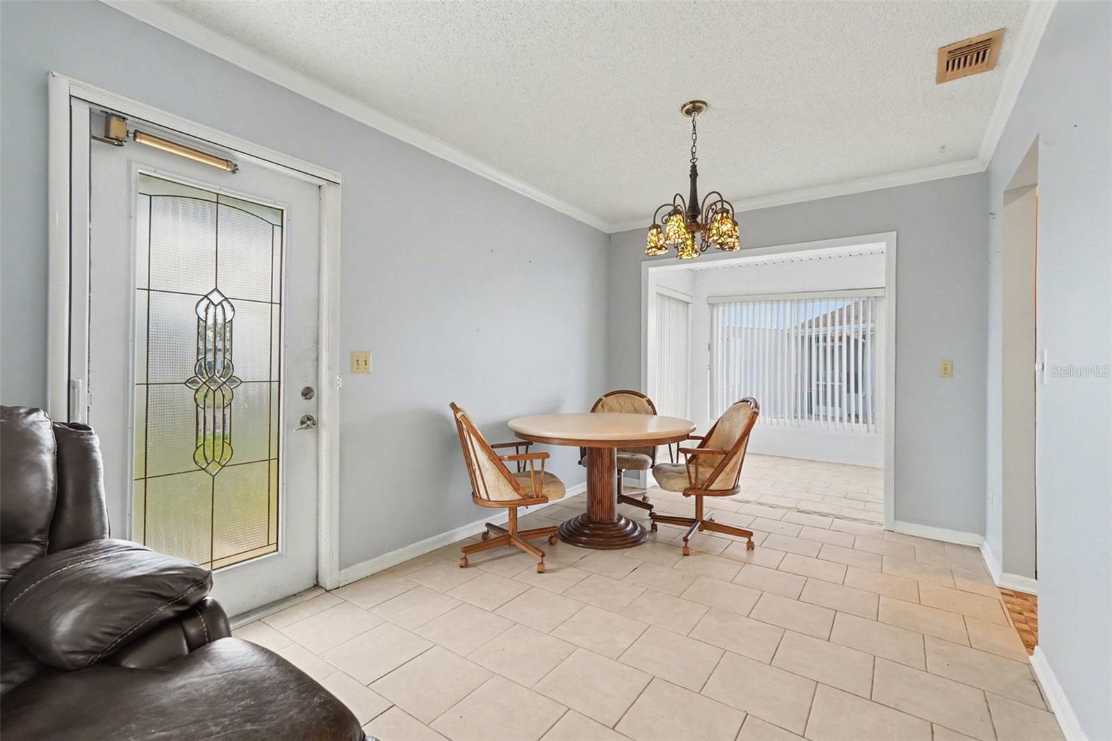 Image 8 of 38 For 401 Finchley Court A