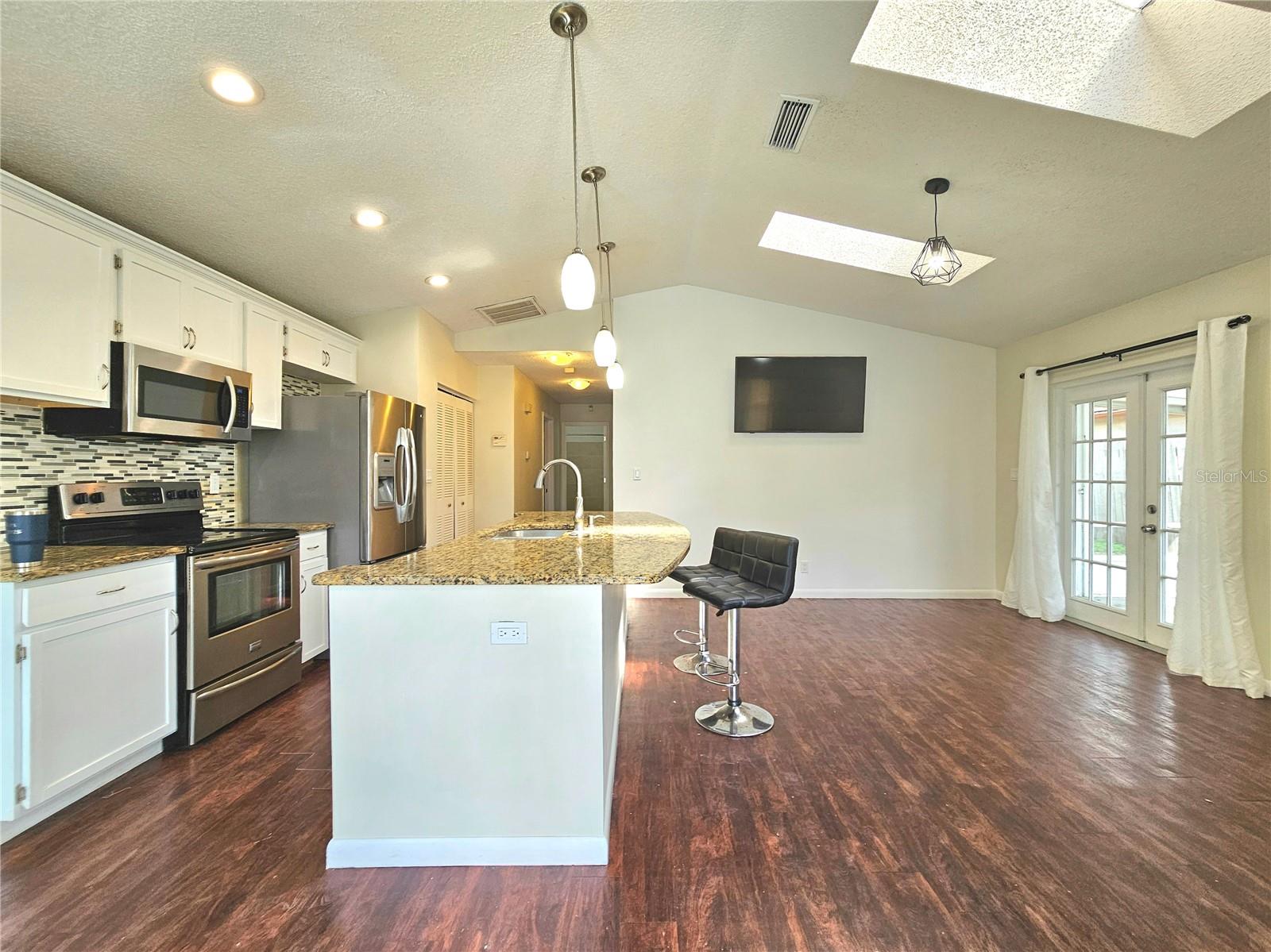 Image 2 of 40 For 1649 12th Street Sw