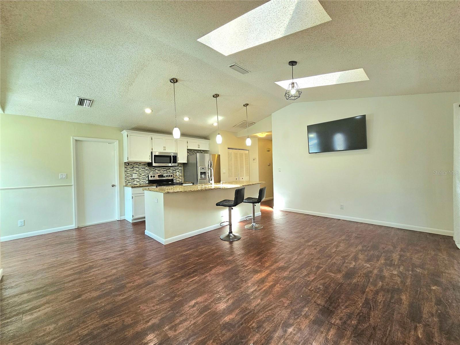 Image 3 of 40 For 1649 12th Street Sw